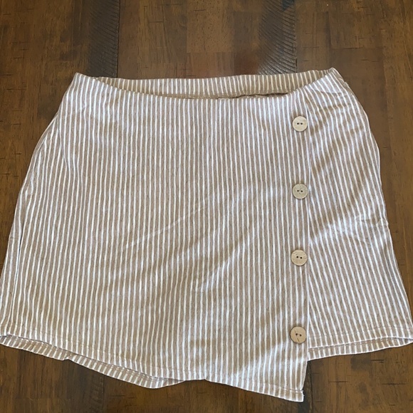 Button Wrap Skort - Picture 4 of 12